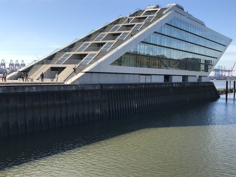 Hamburg-ALUTA-szakmai-tanulmányút-épület-látogatás