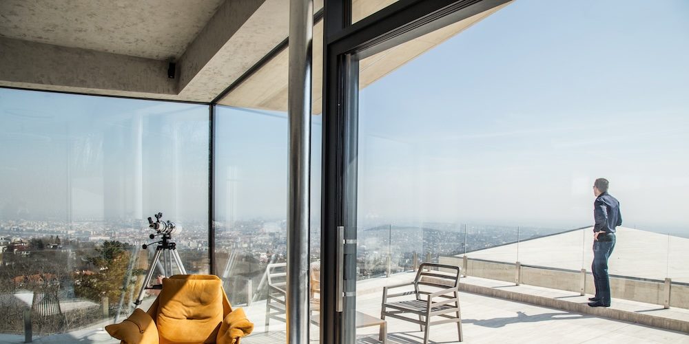 Schuco-aluminium-toloajto-PD77-frameless-keret-nelkuli-uveg-uveg-sarok-minimal-design-nappali-belter-interior