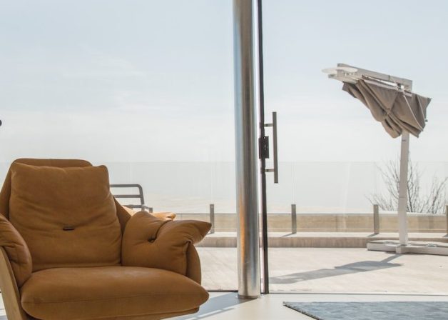 Schuco-aluminium-toloajto-PD77-frameless-keret-nelkuli-uveg-uveg-sarok-minimal-design-nappali-belter-interior