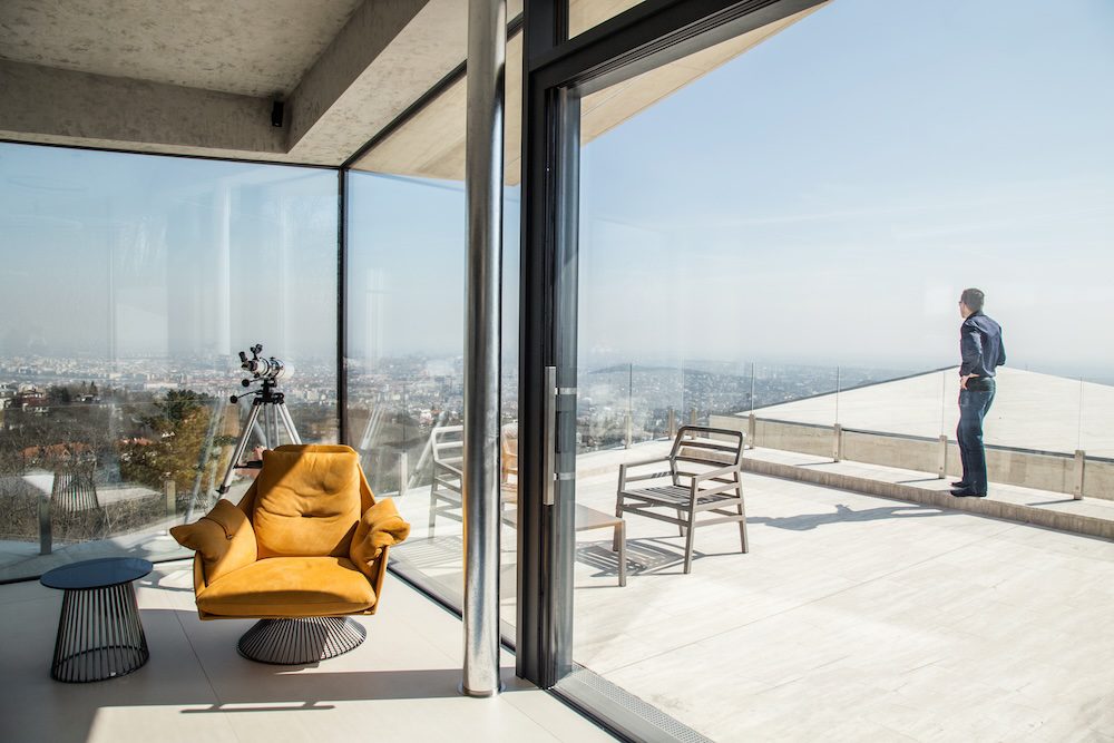 Schuco-aluminium-toloajto-PD77-frameless-keret-nelkuli-uveg-uveg-sarok-minimal-design-nappali-belter-interior