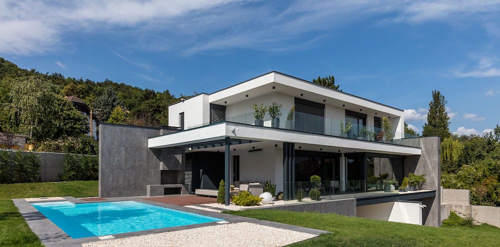 Schüco-alumínium-tolóajtó-ablak-emelő-toló-KAV-üveg-üveg-sarok-Schlotterer-80D-raffstore-minimal-house-kültér-udvar-medence-terasz-exterior-6