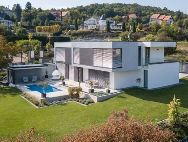 Örökpanorámás minimál ház Budán