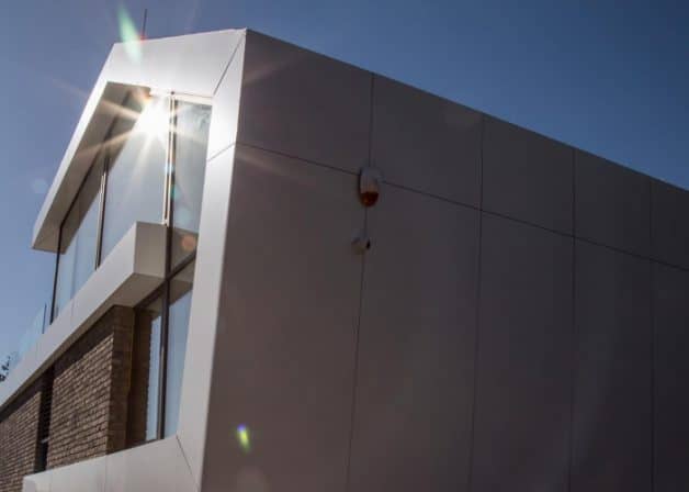 Szoborszerű, kortárs családi ház