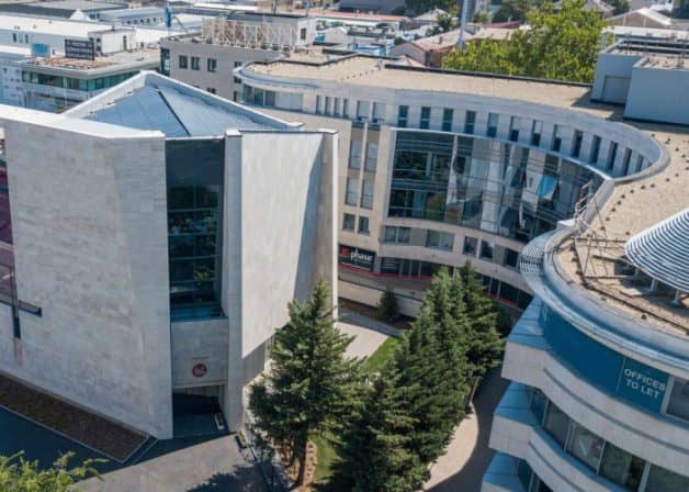 A KAV támogatásával újult meg a vizafogói plébánia