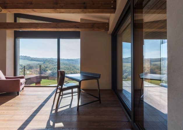 Reynaers-Schuco-aluminium-slide-door-toloajto-emelo-tolo-uvegfal-uveg-minimal-homlokzat-interior