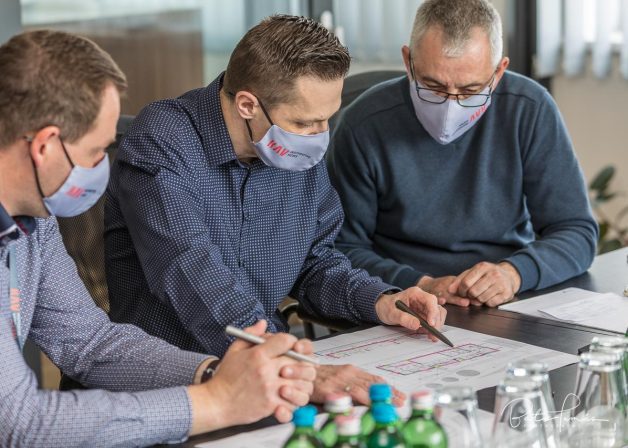 Aluminium-nyilaszaro-ablak-ajto-toloajto-gyarto-iroda-KAV-Hungaria-igenyfelmeres-egyeztetes-ajanlatadas-mernok-munka-2