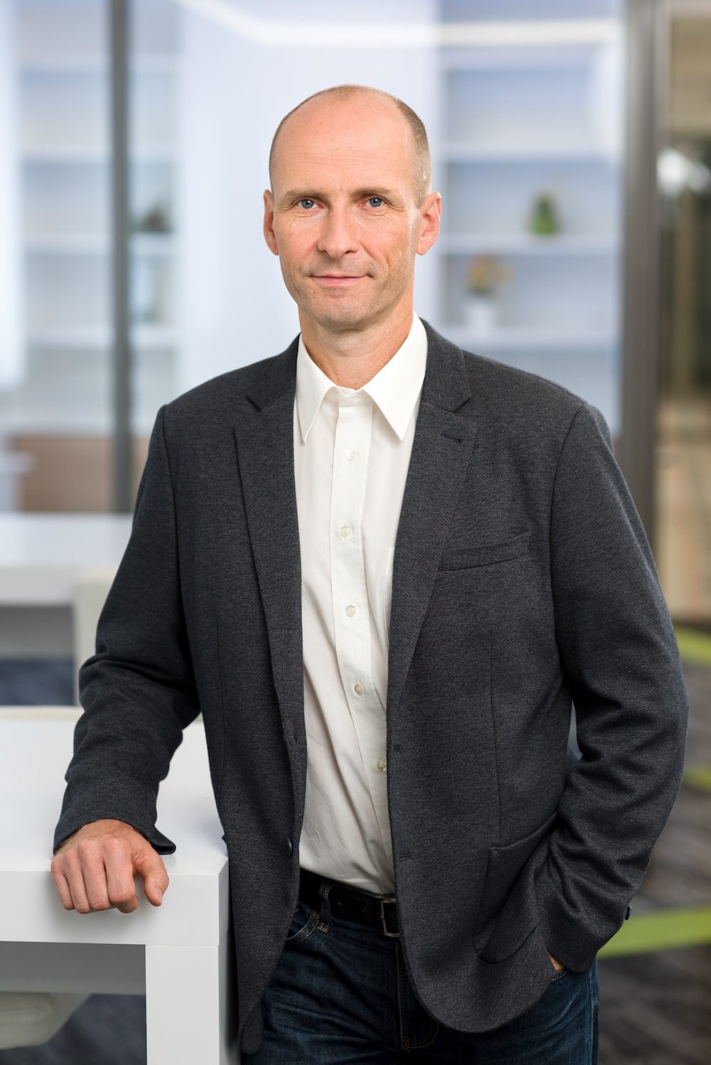 Alukönigstahl-alukoenigstahl-ungarn-Eiles-Károly