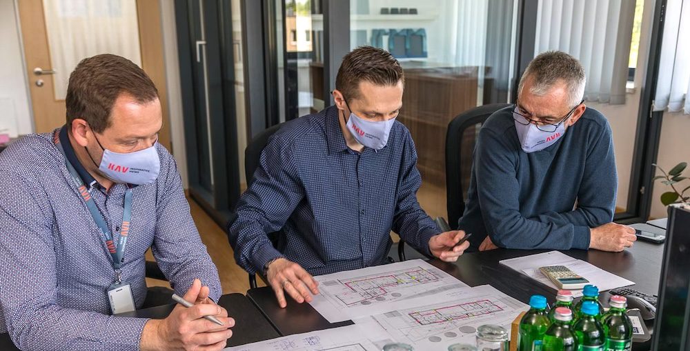 Alumínium-nyílászáró-ablak-ajtó-tolóajtó-gyártó-iroda-KAV-Hungária-igényfelmérés-egyeztetés-ajánlatadás-mérnök-munka