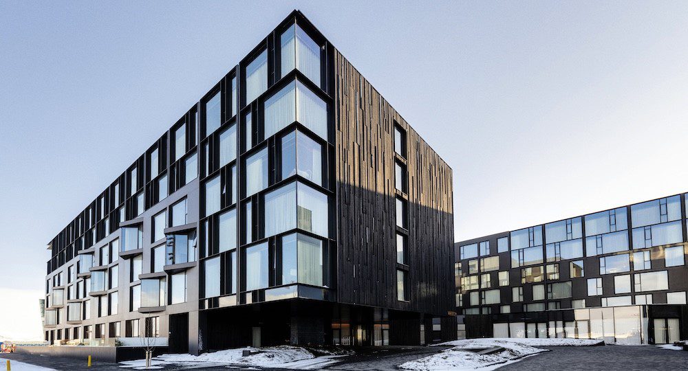 Reynaers-aluminium-kompozit-burkolat-uveg-uveg-kapcsolat-uvegsarok-elemes-fuggonyfal-homlokzat-Reykjavik-Edition-Hotel