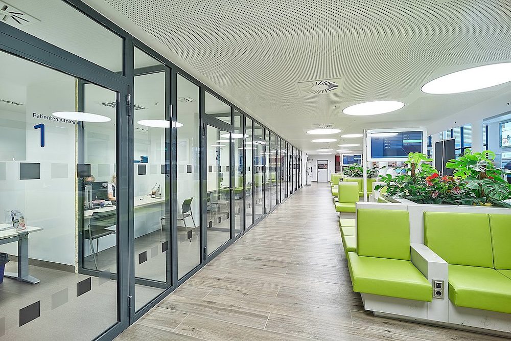 JANSEN-acél-nyílászáró-beltéri-aula-hőhidas