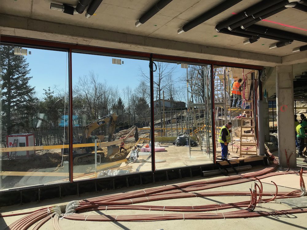 Schüco-Reynaers-alumínium-nyílászáró-keret-nélküli-tolóajtó-minimal-door-building-frameless-KAV-interior