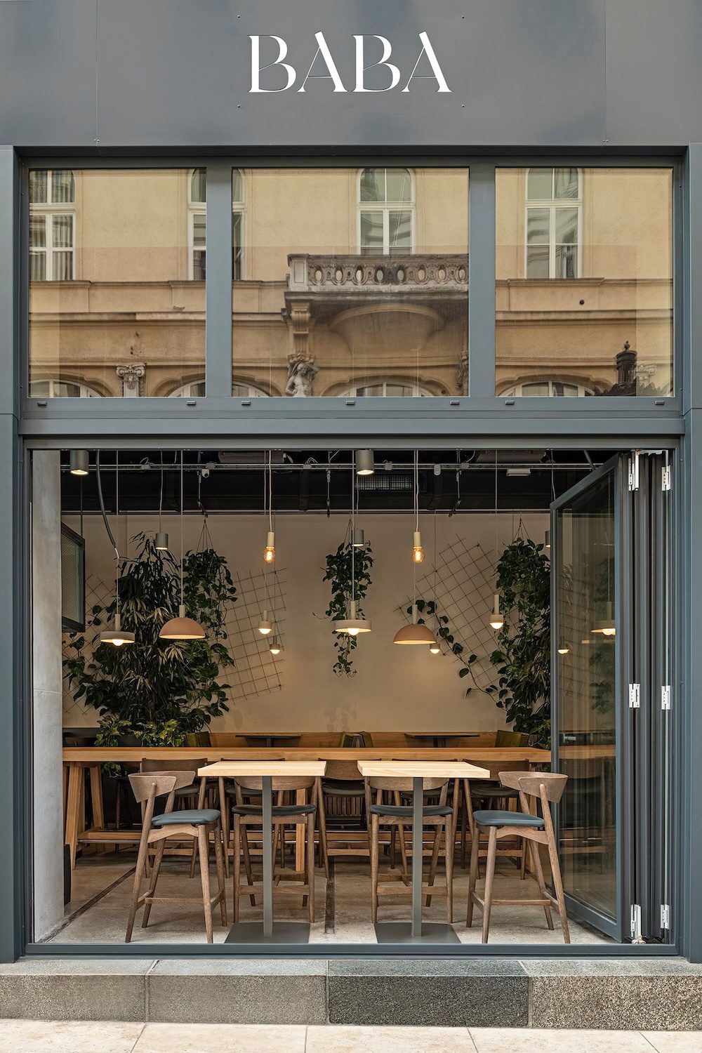 Schüco-alumínium-harmónika-ajtó-étterem-terasz-kapcsolat-homlokzat-sas-baba