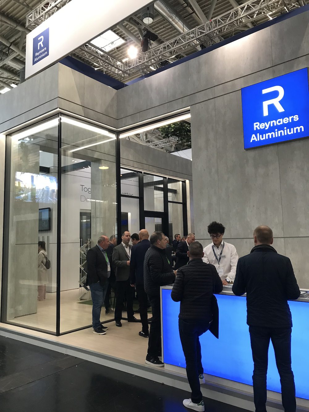 Reynaers-alumínium-hifinity-falba-toló-keret-nélküli-tolóajtó-sarokmegoldása