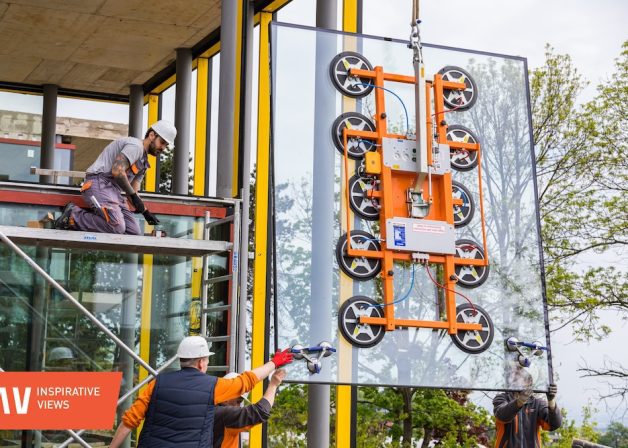 alumínium-nyilászáró-nagy-méretű-üvegezés-üveg-beemelés-ablak-beépítés-üvegező-robot-pókdaru-Reynaers-Schüco