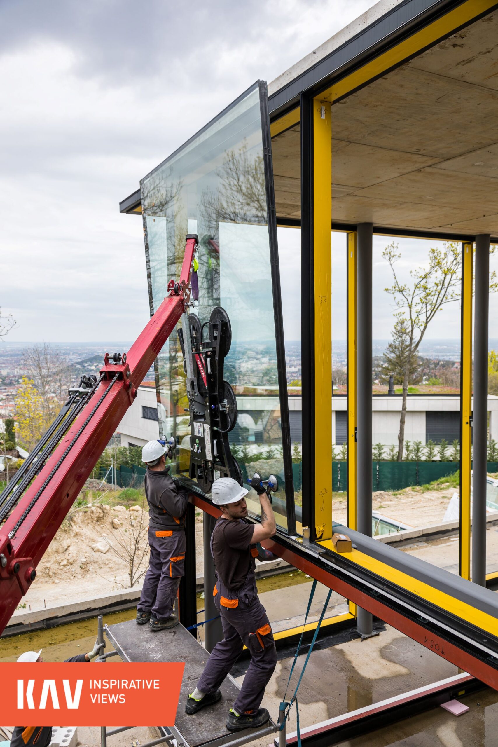 The Art of Installing Large Glass Panels: A Technical Journey with KAV - 2