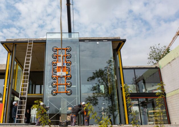 Nagy üvegfelületű alumínium nyílászárók beépítése