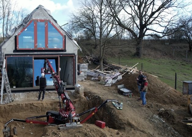 Aluminium-nyilaszaro-ablak-toloajto-Reynaers-Schuco-KAV-passziv-haz-zebegeny-Magyarosi-Csaba-hazpimpeles-Hoeflon