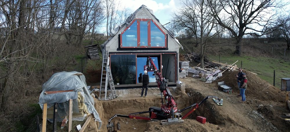 Aluminium-nyilaszaro-ablak-toloajto-Reynaers-Schuco-KAV-passziv-haz-zebegeny-Magyarosi-Csaba-hazpimpeles-Hoeflon