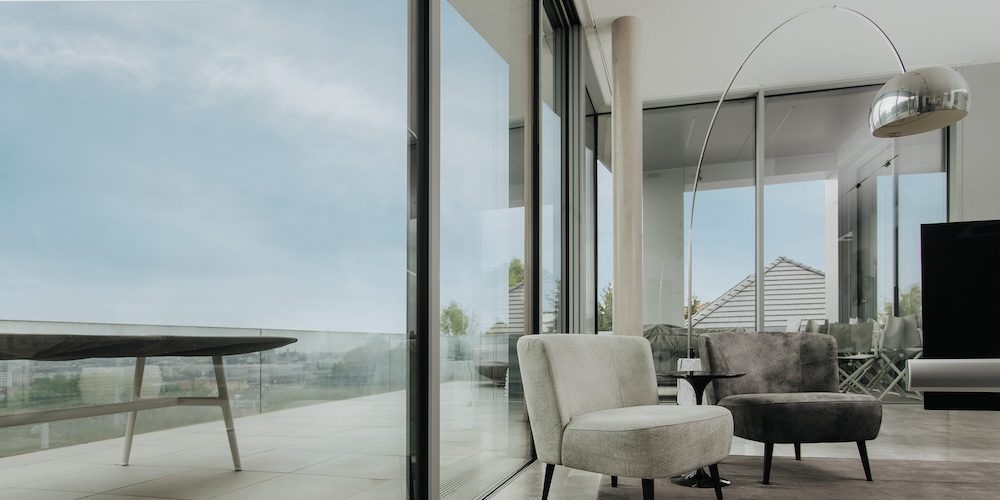 Schüco-Schueco-PD77-PD75-aluminium-frameless-minimal-keret-nelküli-tolóajtó-nappali-üvegfal-beltér-interior