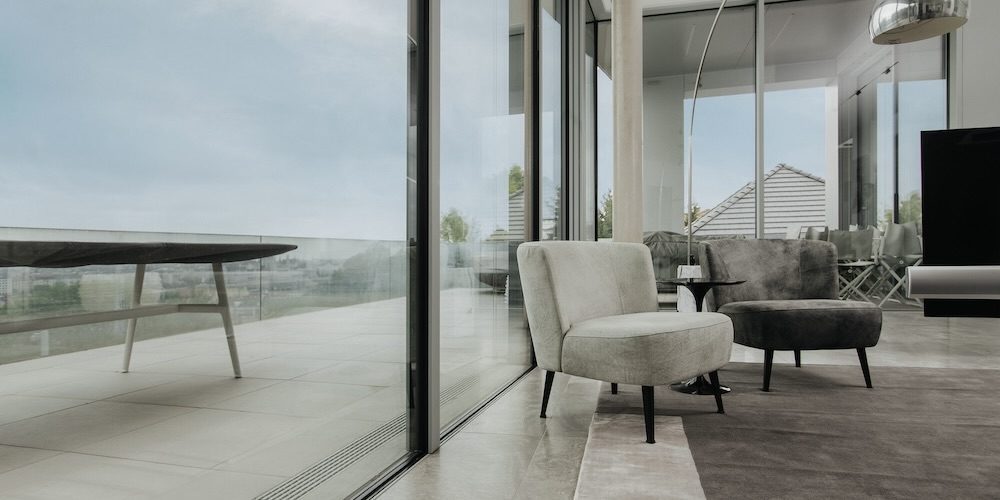 Alumínium nyílászárók új generációja egy családi házban