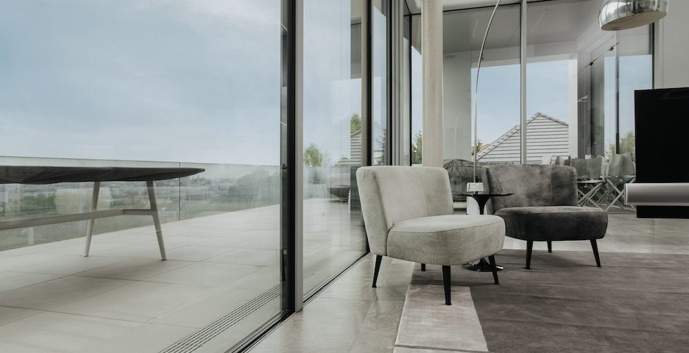 Alumínium nyílászárók új generációja egy családi házban