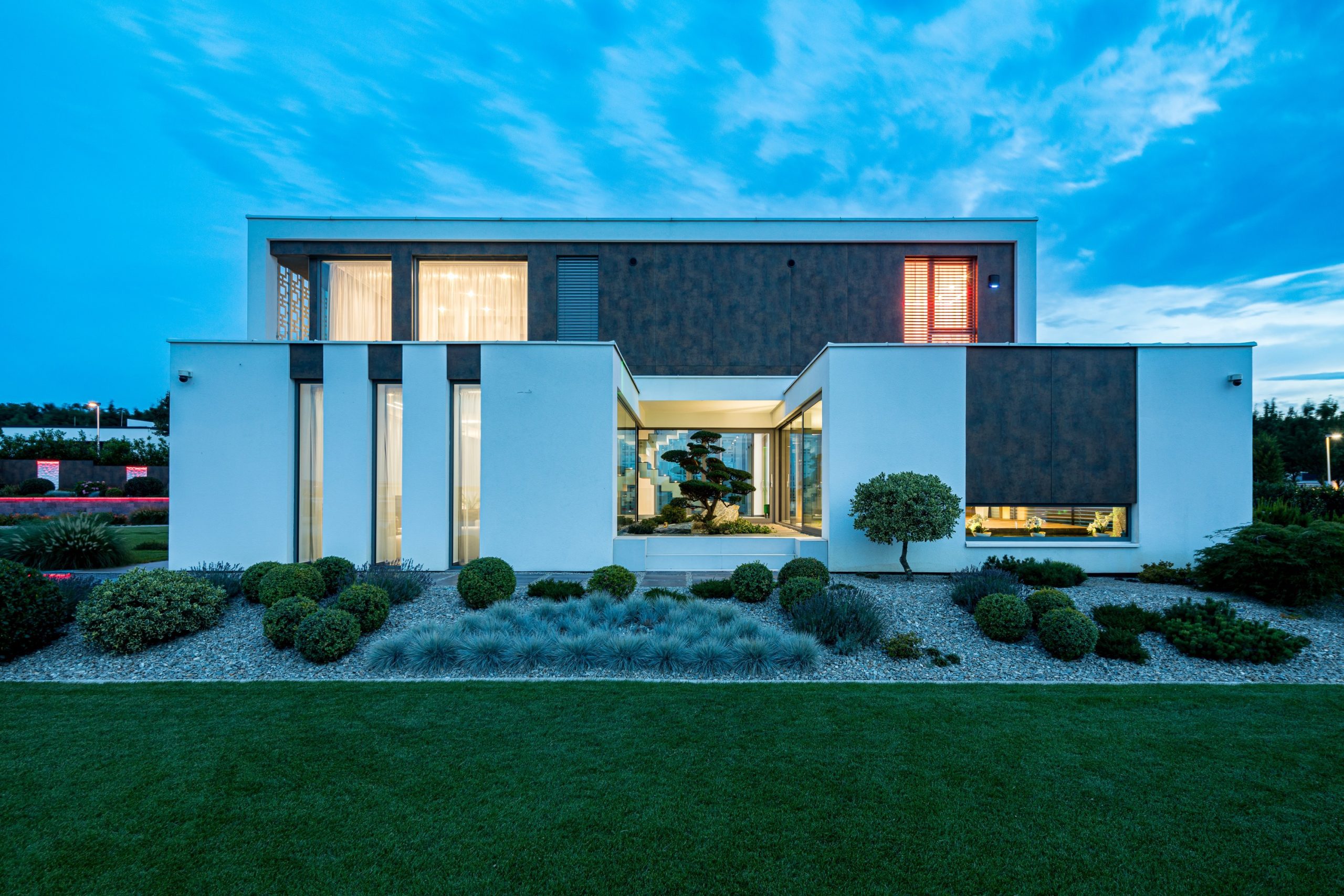 Schuco-Reynaers-aluminium-window-door-slide-glass-interior-fassaden-night3-k