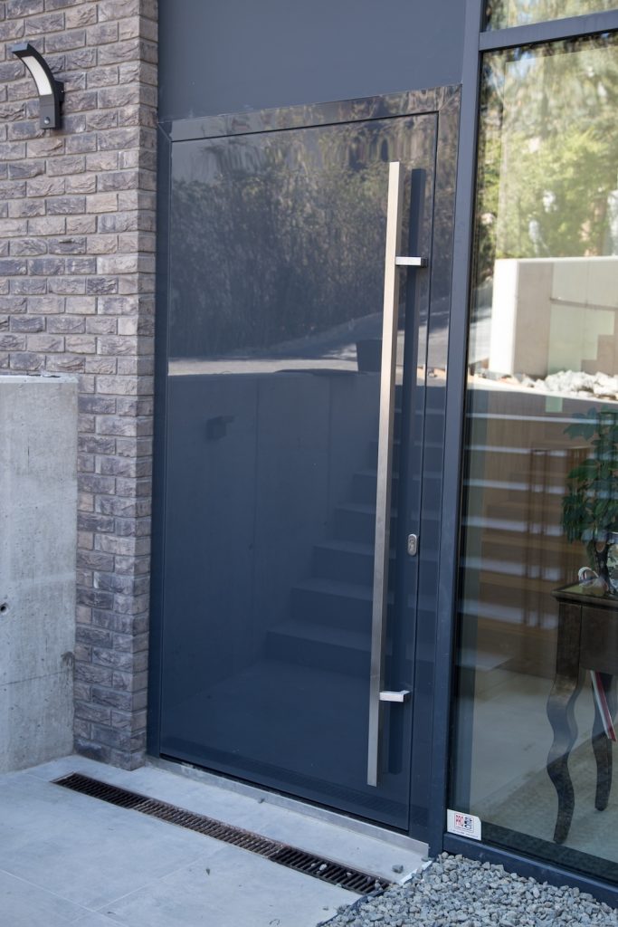 aluminium bejárati ajtó