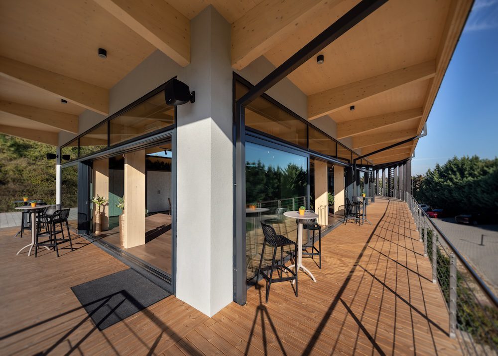 Schüco-alumínium-függönyfal-FW50-tolóajtó-Reynaers-slider-door-terasz-emelő-toló-ajtó-üvegfal-CLT-5