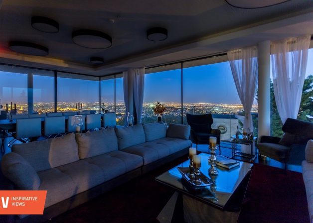 Schüco-alumínium-keret-nélküli-tolóajtó-PD77-slide-door-frameless-üvegfal-üveg-üveg-sorolás-nappali-beltér-interior-night